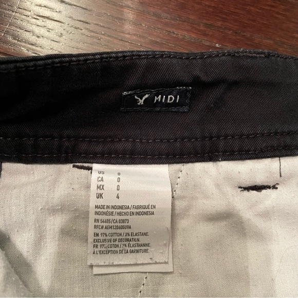 American Eagle Outfitters Black Midi Stretch Jean Shorts - Picture 5 of 5